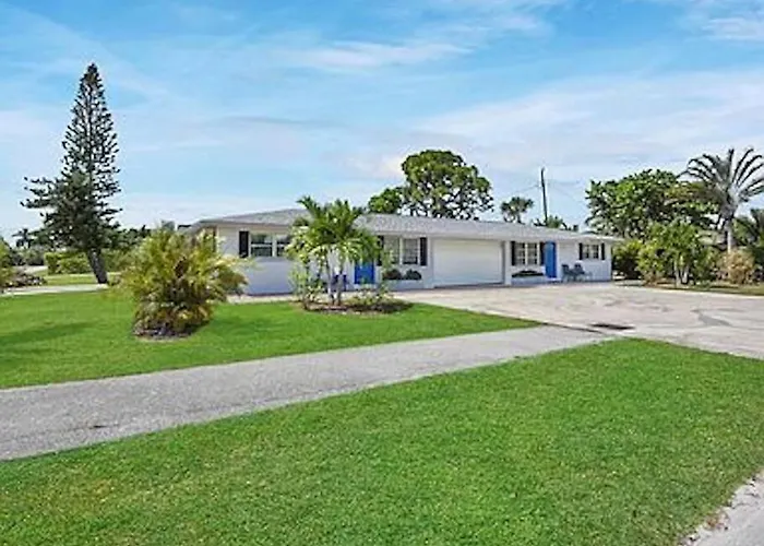 699 Sea Breeze Hideaway- Near Beach-Fenced Doggie Area-Large Driveway
