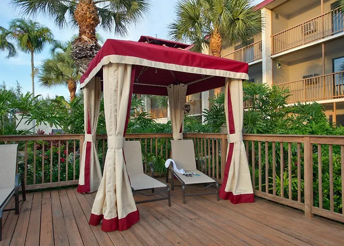 Red Roof Inn Plus+ & Suites Naples Downtown-5Th Ave S