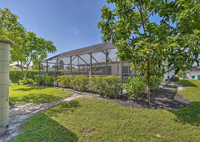 Naples Oasis W/ Screened Pool, Bike To Beach!